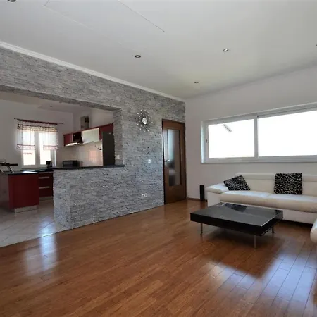 בית הארחה House Luciana