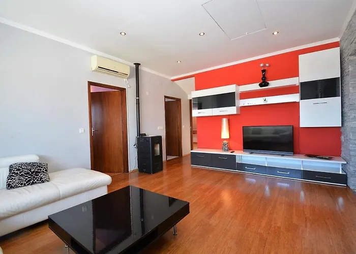 House Luciana بيت ضيافة